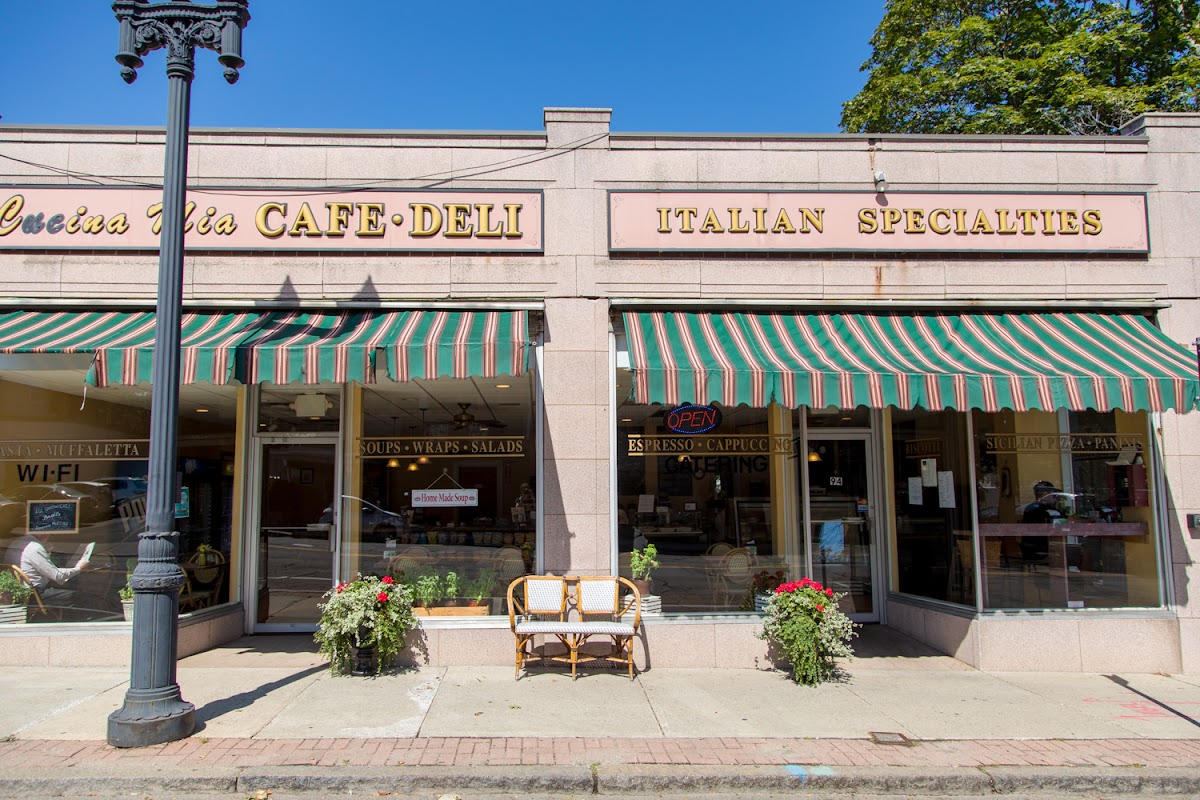 Cucina Mia Cafe & Deli